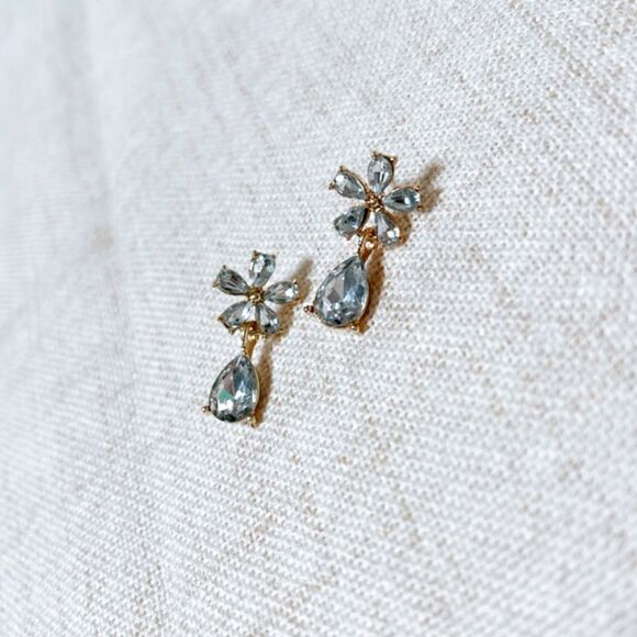 Diamond flower stud earrings N180 - Picture 5 of 6